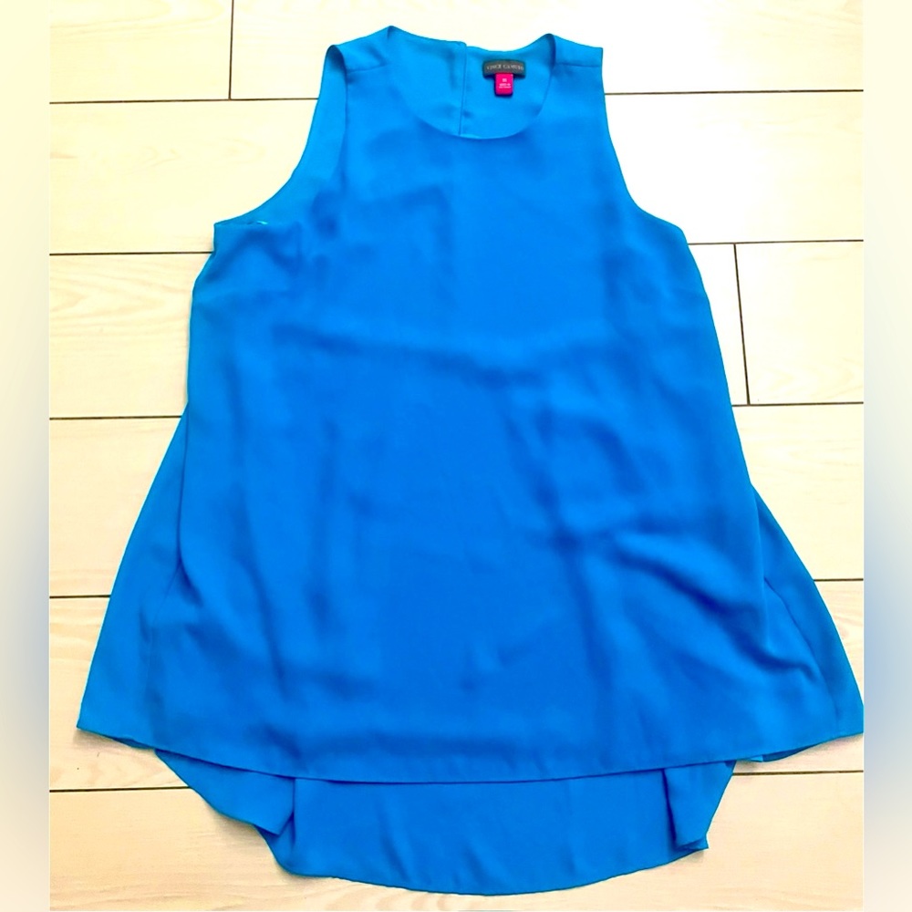 vince‎ camuto blue sleeveless top with small scoop neck size XS